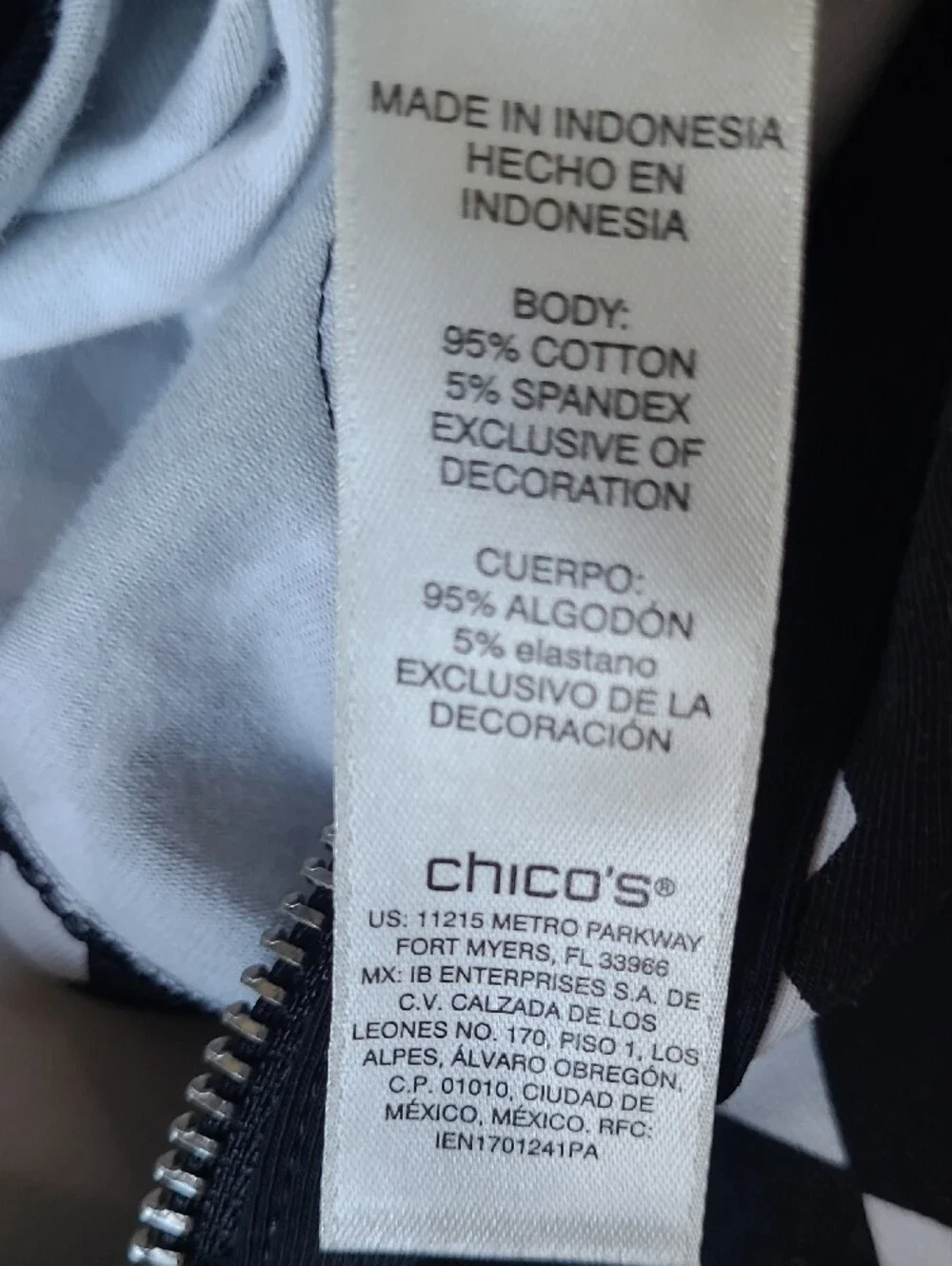 Chico's Black & White Diamond Rain Zip Jacket. Sz. XXL. NWOT.